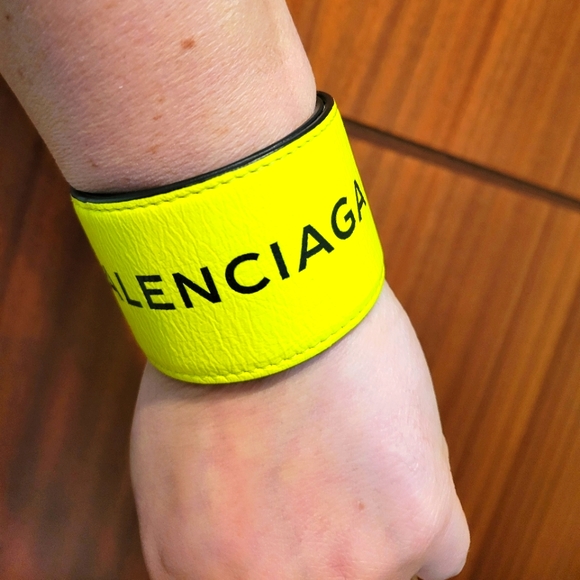 New Balenciaga NEON  cuff bracelet leather - Picture 1 of 8